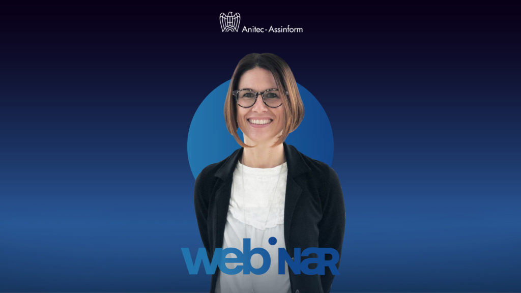 Anitec Assinform webinar, ragazza con capelli a caschetto e occhiali