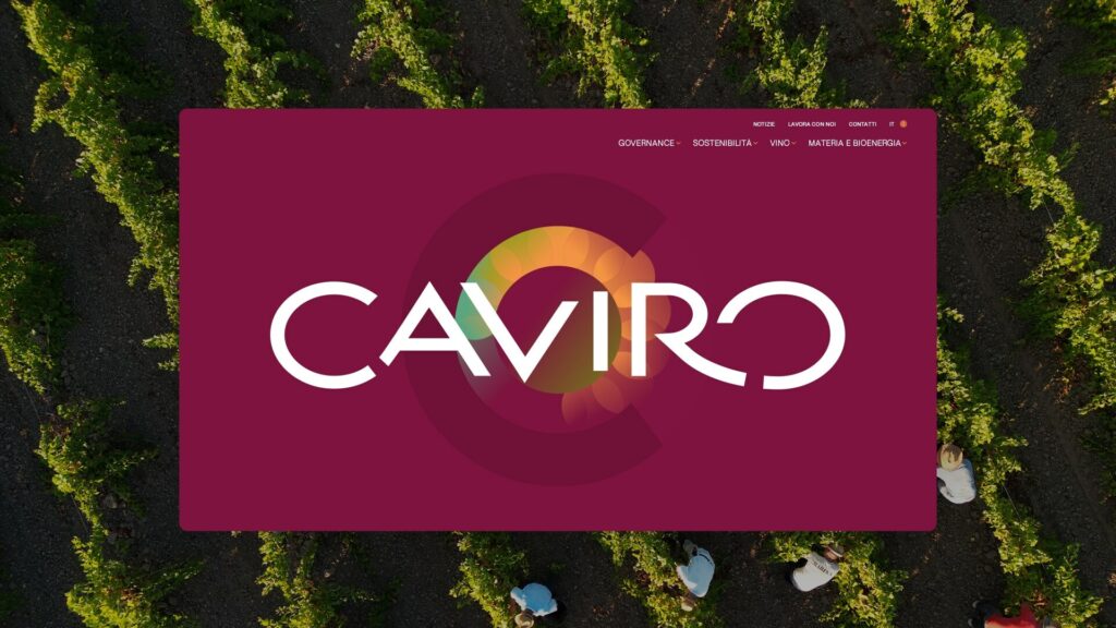 Schermata con logo Caviro, sfondo rosso scuro e persone che vendemmiano